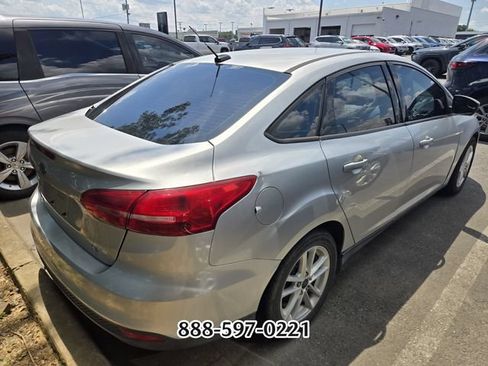Used 2018 Ford Focus SE FWD image 7