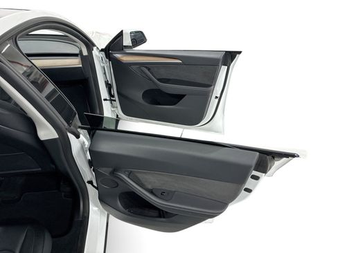 Certified 2023 Tesla Model Y Long Range AWD/4WD image 12
