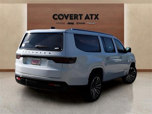 New 2025 Jeep Wagoneer L Series II image 5