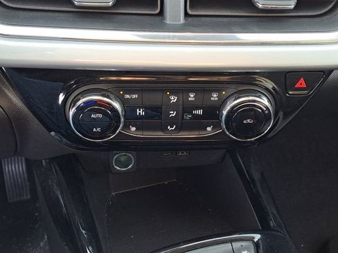 Used 2025 Chevrolet Trax LT w/ Driver Confidence Package image 9