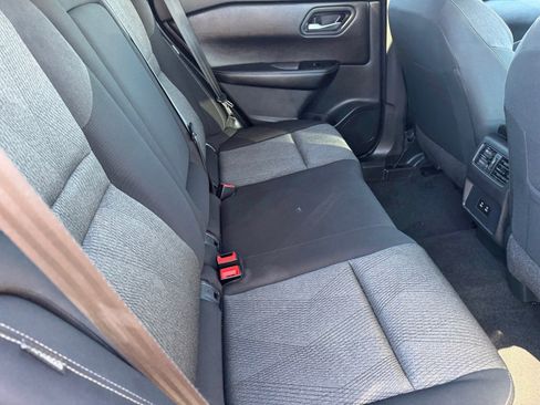 Used 2024 Nissan Rogue SV image 15