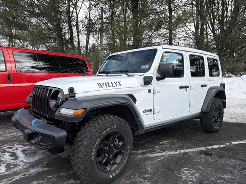 Used 2023 Jeep Wrangler Unlimited w/ Sun & Screen Package AWD/4WD image 3