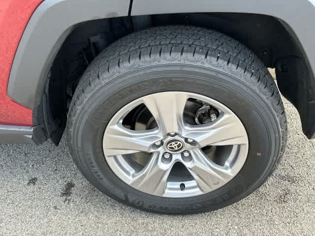 Used 2025 Toyota RAV4 XLE FWD image 5