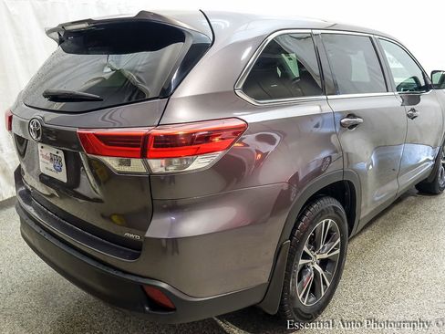 Used 2019 Toyota Highlander LE AWD/4WD image 8