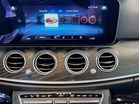 Used 2022 Mercedes-Benz E 350 Sedan image 15