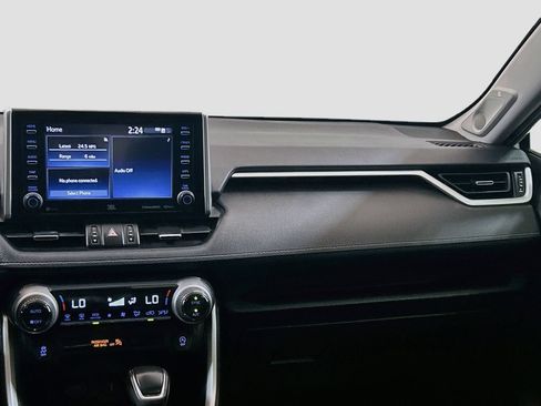 Used 2020 Toyota RAV4 XLE Premium FWD image 21