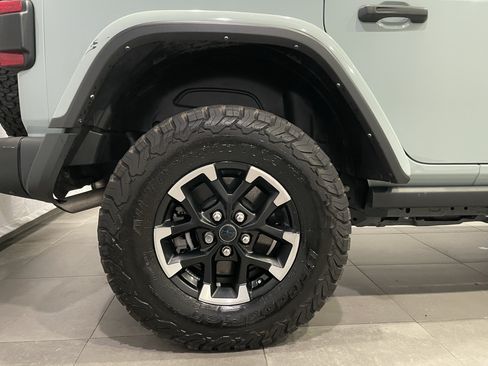 Used 2024 Jeep Wrangler Unlimited Rubicon 4xe AWD/4WD image 9