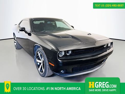 Used 2018 Dodge Challenger SXT w/ Blacktop Package image 1