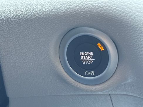 Used 2023 Chrysler Pacifica Touring-L image 19