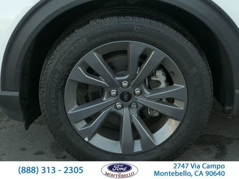 Used 2024 Ford Explorer XLT w/ Equipment Group 202A image 10