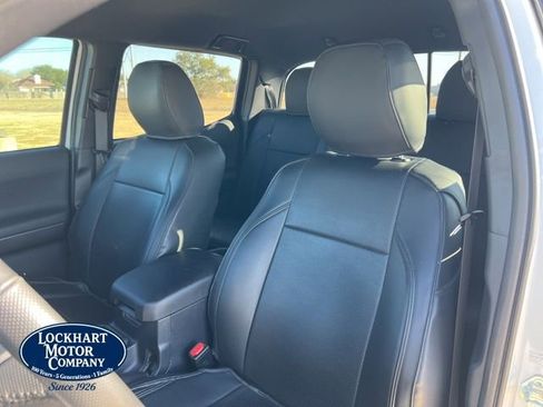 Used 2018 Toyota Tacoma TRD Sport w/ Technology Package image 13