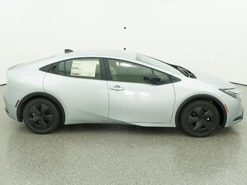 New 2026 Toyota Prius LE image 11