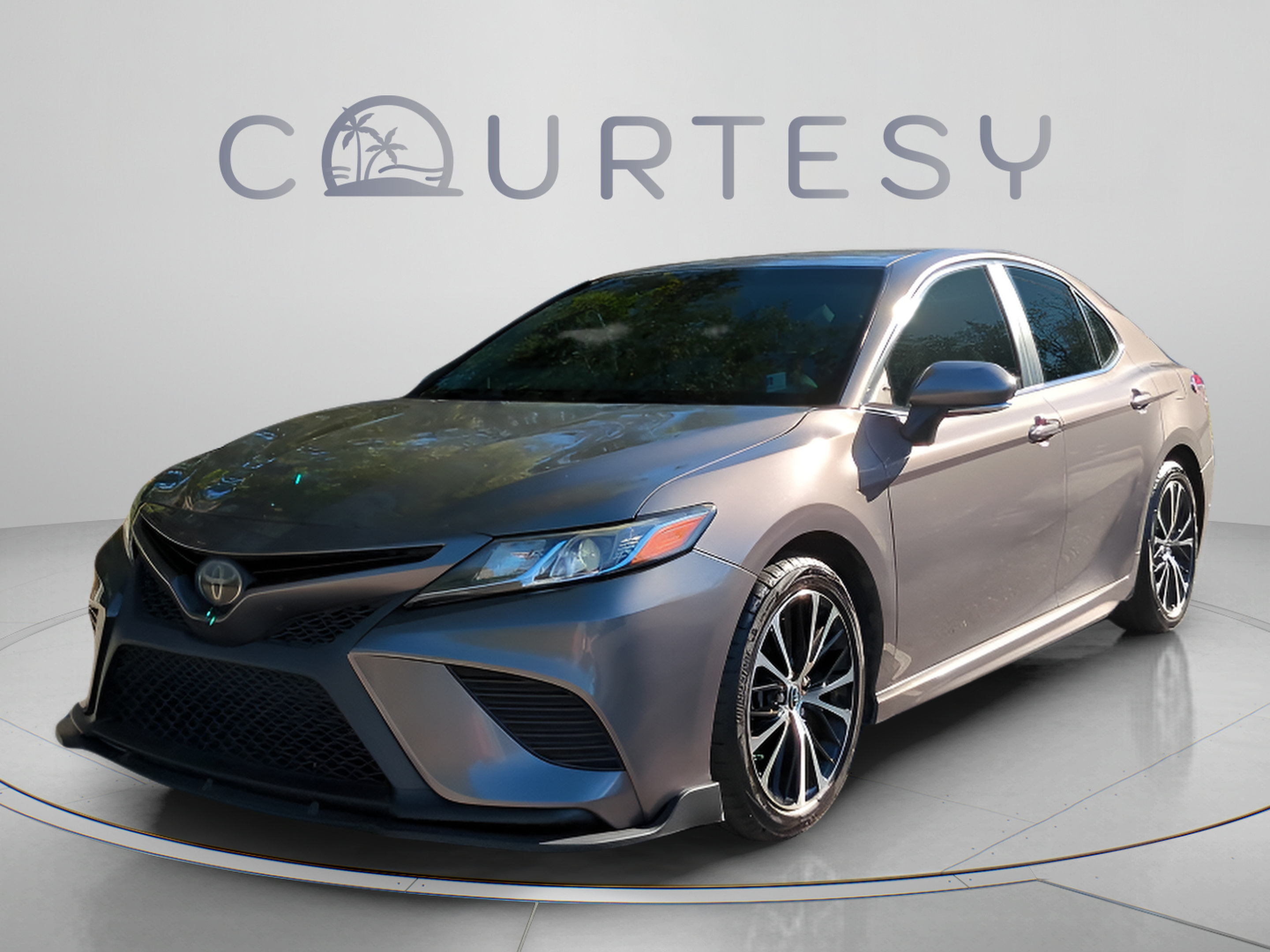 Used 2018 Toyota Camry SE w/ Convenience Package FWD image 1