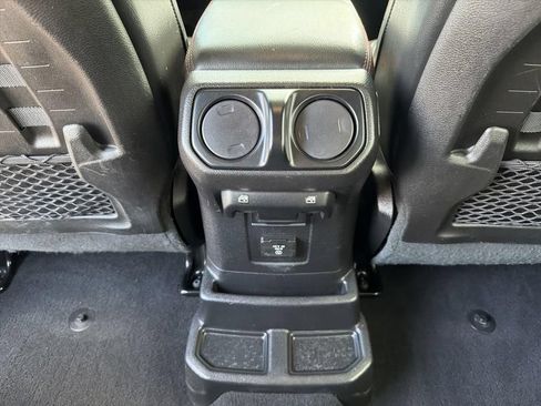 Used 2019 Jeep Wrangler Unlimited Rubicon AWD/4WD image 22