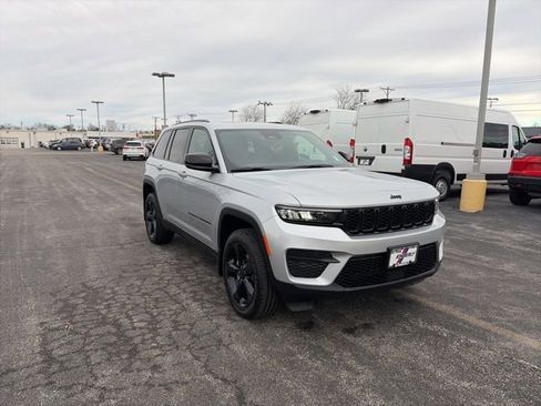 New 2025 Jeep Grand Cherokee Altitude w/ Trailer Tow Package image 8