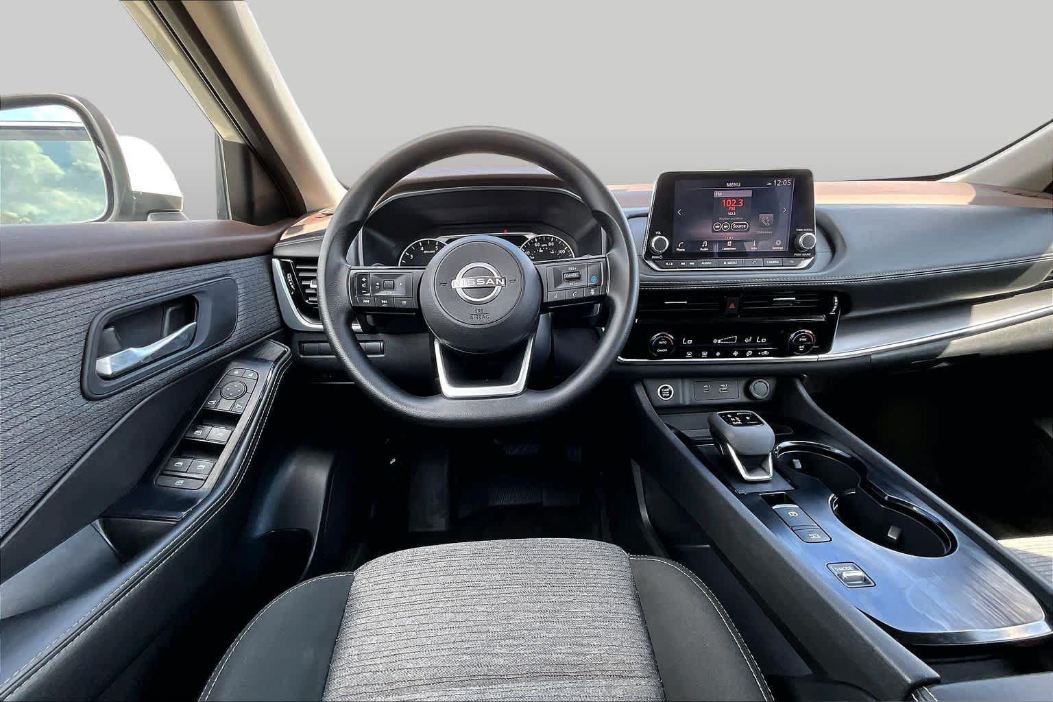 Used 2022 Nissan Rogue SV FWD image 6