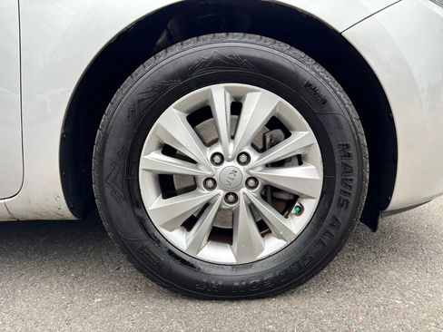 Used 2017 Kia Sedona LX w/ LX Essentials Premium Package image 6