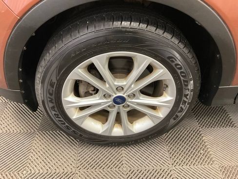 Used 2017 Ford Escape SE w/ SE Cold Weather Package AWD/4WD image 13