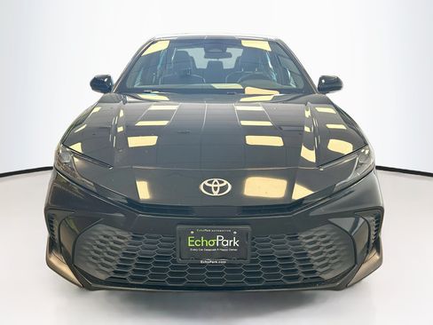 Used 2025 Toyota Camry SE FWD image 2