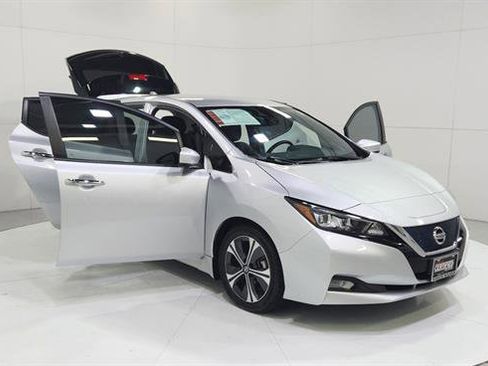 Used 2022 Nissan Leaf SV w/ SV Technology Package image 9