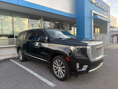 Used 2022 GMC Yukon XL Denali AWD/4WD image 3