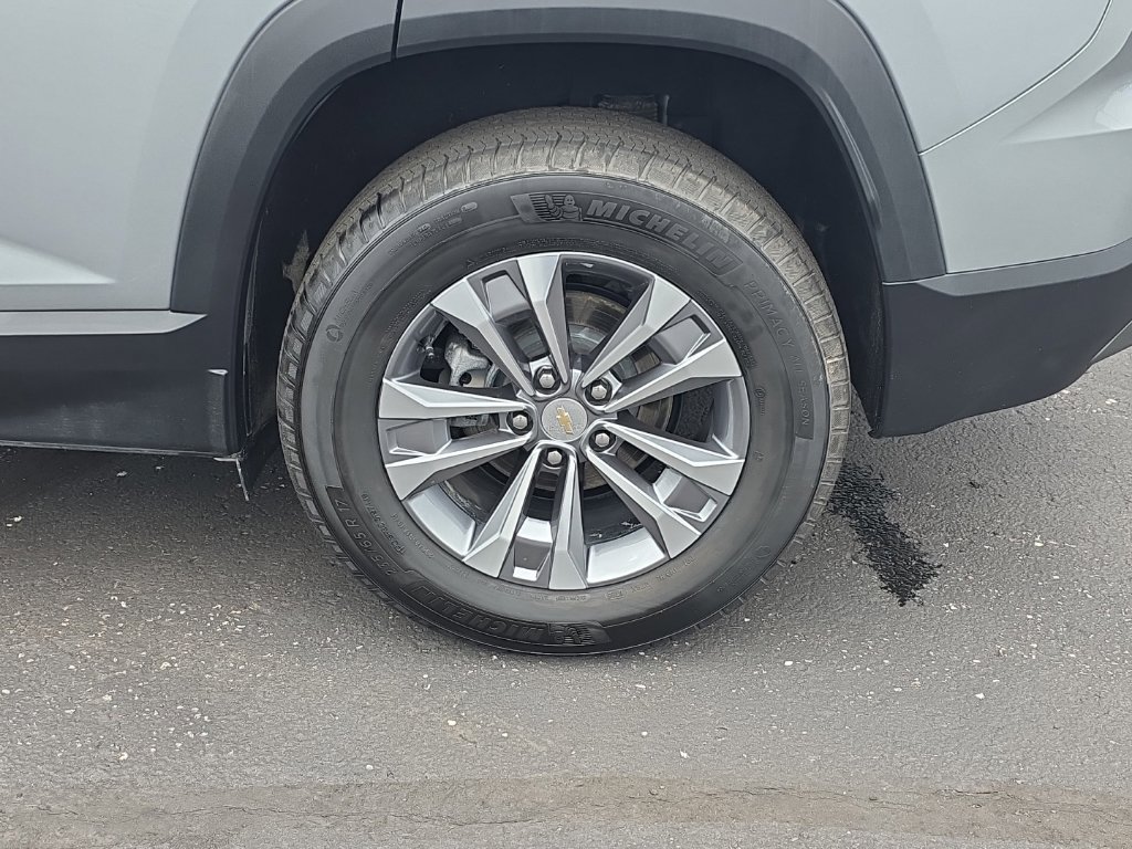 Used 2026 Chevrolet Equinox LT AWD/4WD image 13
