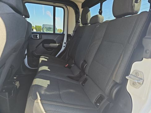 Used 2025 Jeep Gladiator Sport AWD/4WD image 13