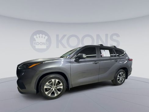 Used 2023 Toyota Highlander XLE FWD image 5
