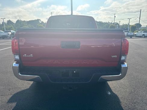 Used 2020 Toyota Tacoma SR5 AWD/4WD image 3