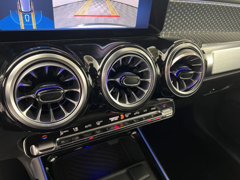 New 2025 Mercedes-Benz GLB 250 4MATIC image 30