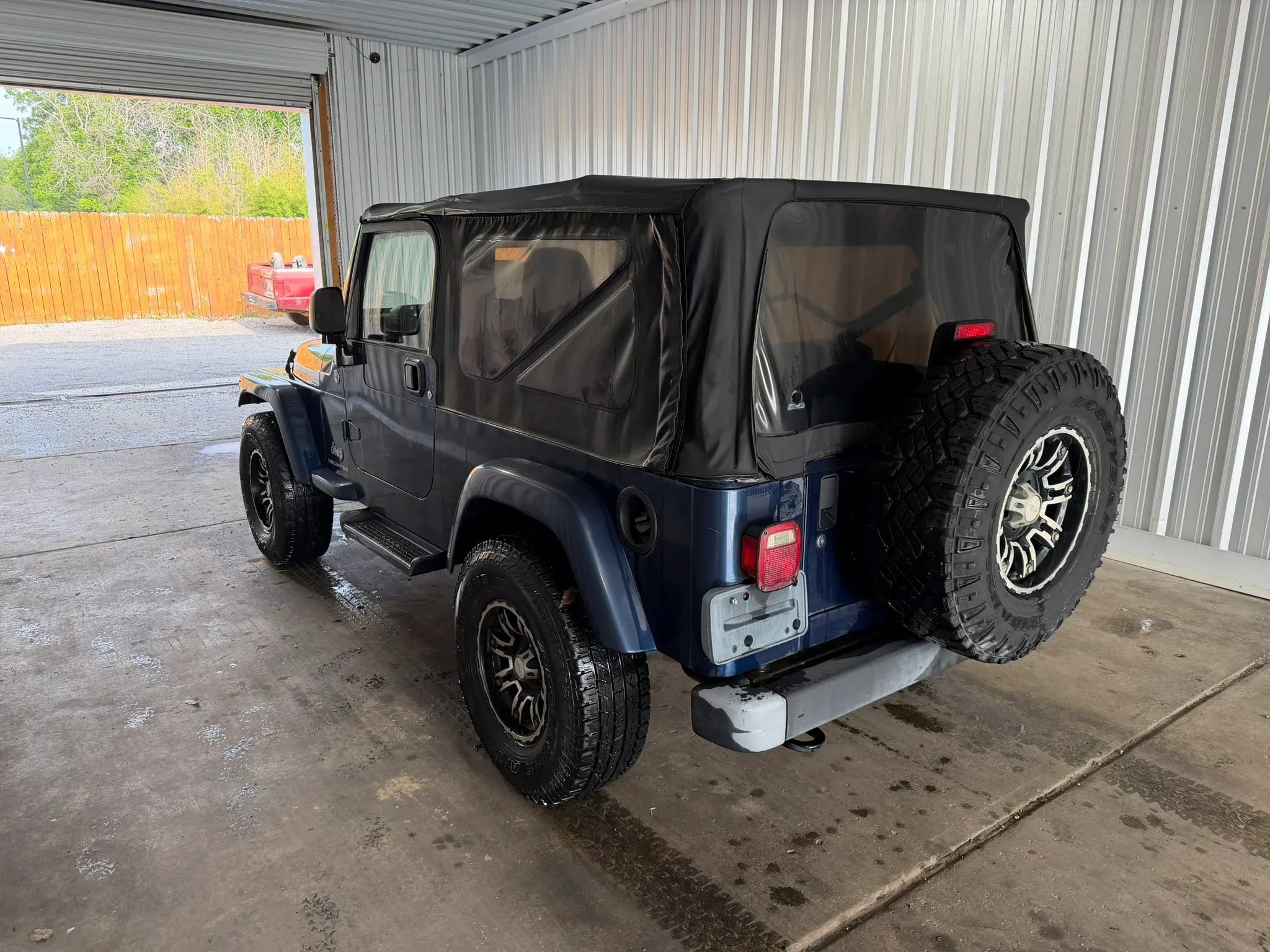 Used 2005 Jeep Wrangler Unlimited AWD/4WD image 2