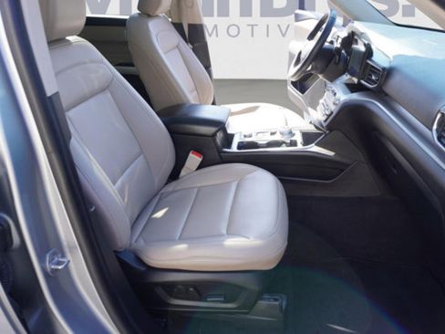 Used 2022 Ford Explorer XLT w/ Equipment Group 202A image 24