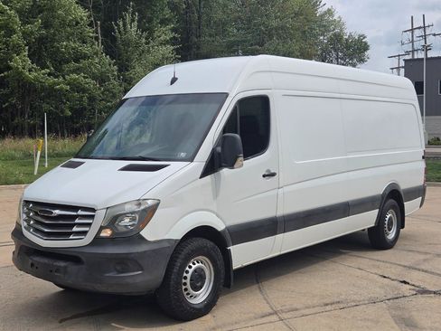 Used 2014 Freightliner Sprinter 2500 RWD image 1