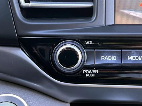 Used 2020 Hyundai Elantra Limited w/ Ultimate Package 03 image 34