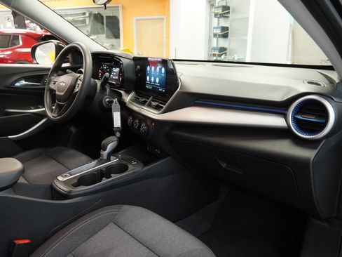 Used 2024 Chevrolet Trax LS w/ LS Convenience Package FWD image 34