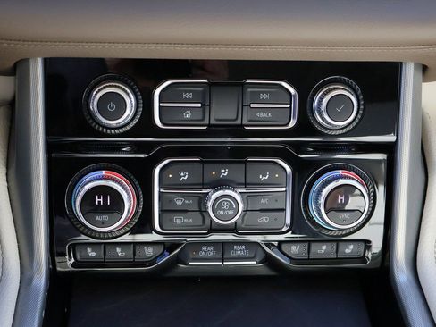 Used 2021 GMC Yukon Denali w/ Denali Premium Package image 36