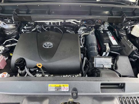 Used 2021 Toyota Highlander XLE FWD image 8