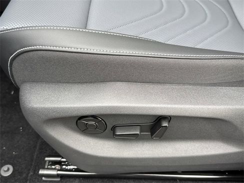 New 2026 Volkswagen Tiguan SE image 29