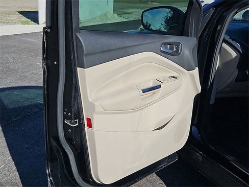 Used 2017 Ford Escape Titanium image 18