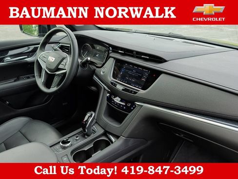 Used 2025 Cadillac XT5 Premium Luxury AWD/4WD image 12