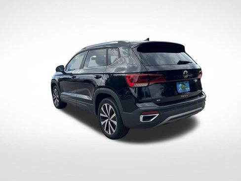 Used 2022 Volkswagen Taos SE FWD image 6