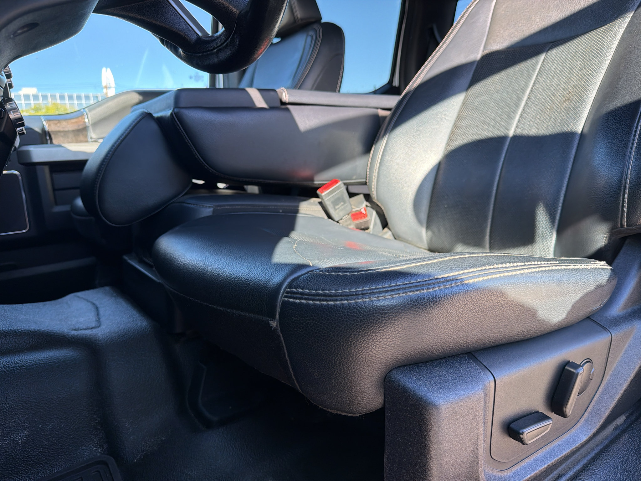 Used 2022 Ford F450 Lariat w/ FX4 Off-Road Package AWD/4WD image 16