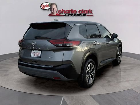 Used 2023 Nissan Rogue SV image 5