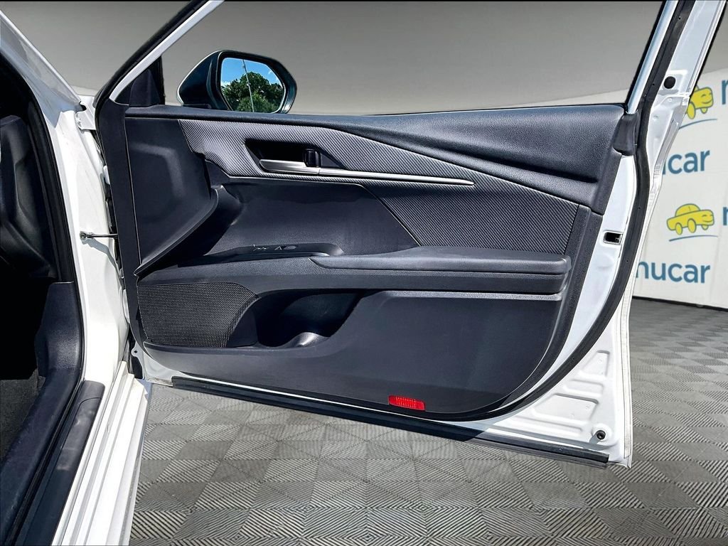 Used 2025 Toyota Camry SE FWD image 12