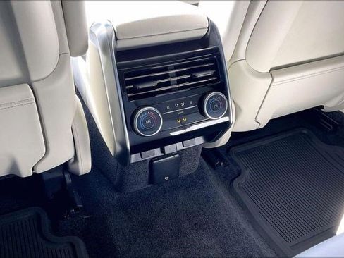 Used 2025 Land Rover Range Rover Long Wheelbase SE image 39