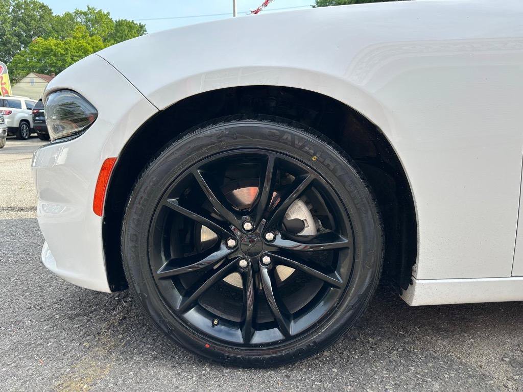 Used 2016 Dodge Charger SXT w/ Blacktop Package RWD image 9
