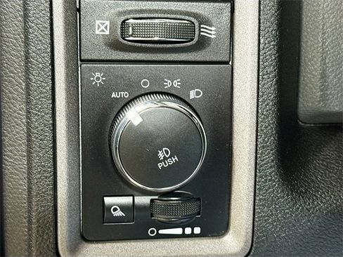 Used 2019 RAM 1500 Express image 12