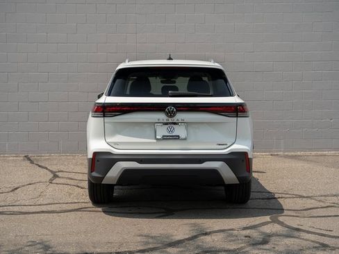 New 2025 Volkswagen Tiguan SE image 5