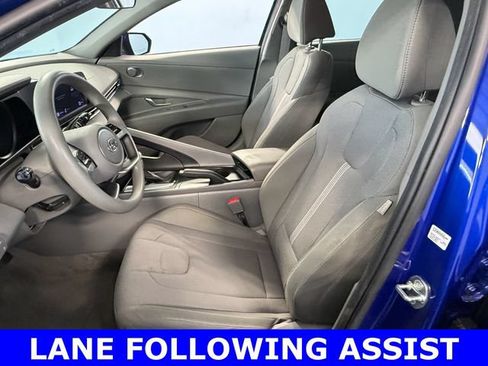 Used 2023 Hyundai Elantra SE FWD image 5