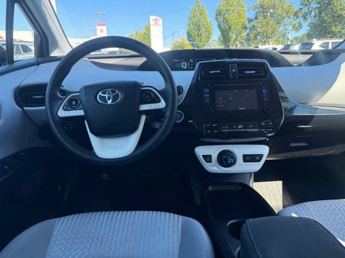 Used 2018 Toyota Prius Two w/ Prius Two Safety Plus Package FWD image 21